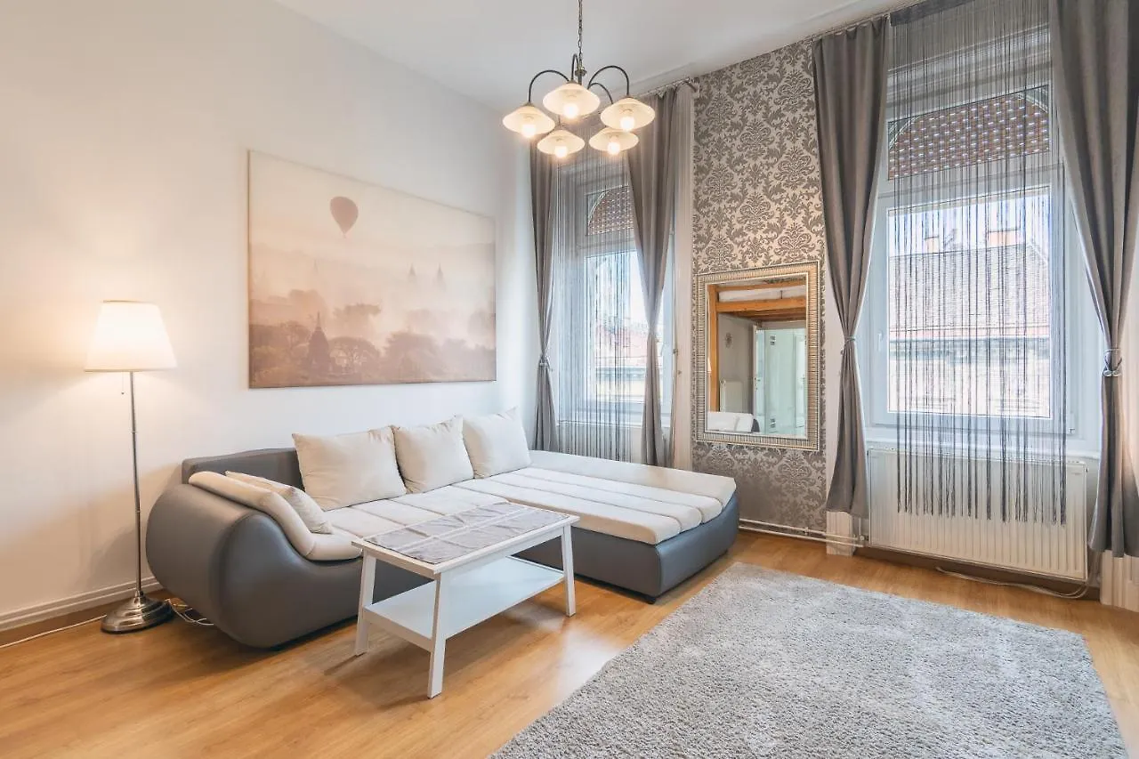 Bright Nest Liszt Academy Apartment Budapest