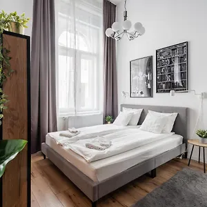  Appartamento E32 - Oktogon Panorama Suite - Best Location - By Bqa