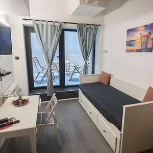  Appartamento Peaceful Basement With Terrace & Free Gym